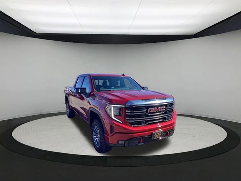 Used 2022 GMC Sierra 1500 AT4 w/ AT4 Preferred Package AWD/4WD image 2