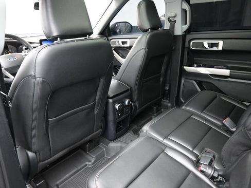 Certified 2021 Ford Explorer XLT w/ Equipment Group 202A RWD image 25