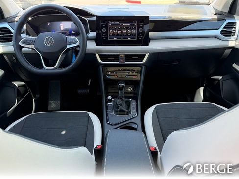 New 2026 Volkswagen Taos SE FWD image 19