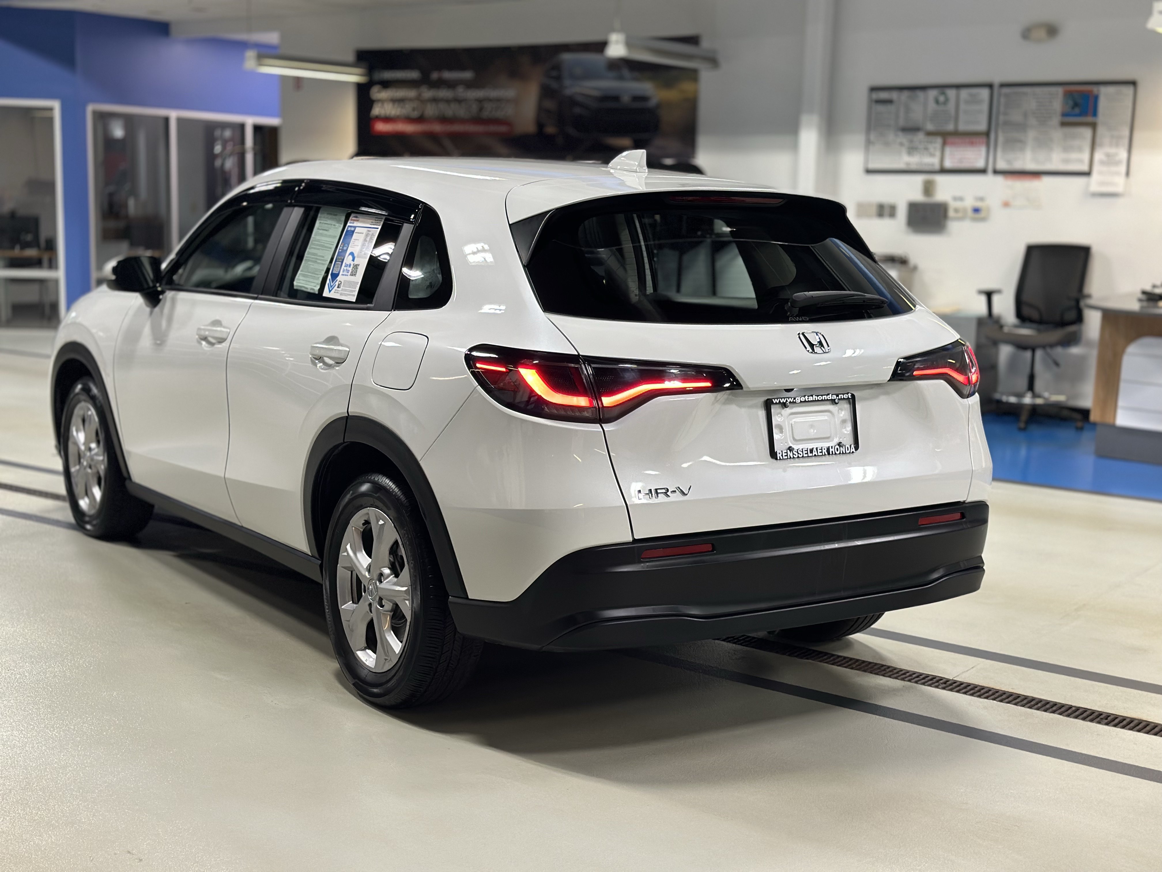 Used 2024 Honda HR-V LX image 8