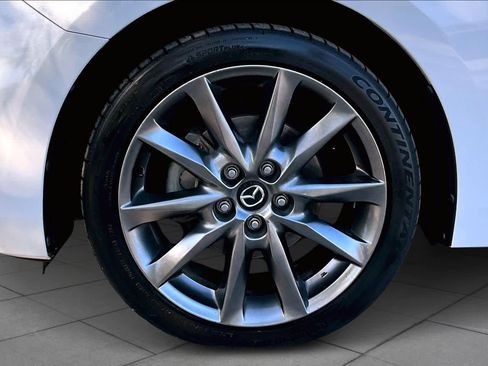 Used 2018 MAZDA MAZDA3 Touring image 11
