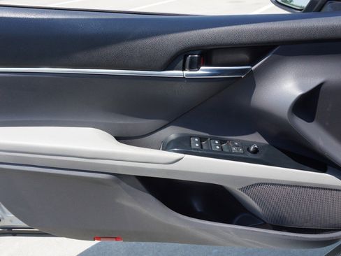 Used 2020 Toyota Camry LE FWD image 21