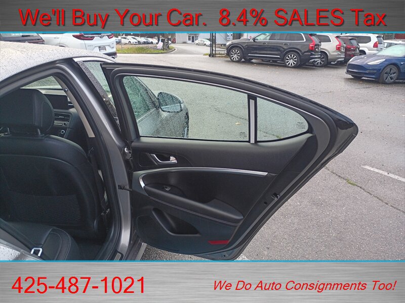 Used 2025 Genesis G70 2.5T RWD image 13