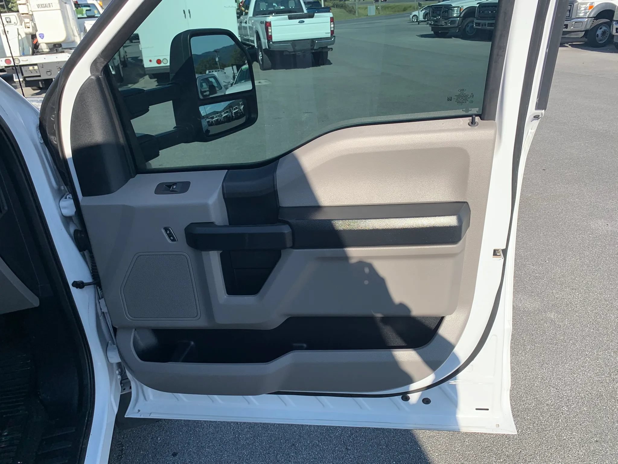 Used 2020 Ford F550 2WD Regular Cab Super Duty image 24