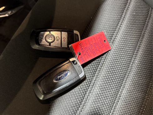 Used 2019 Ford Fusion SE FWD image 28