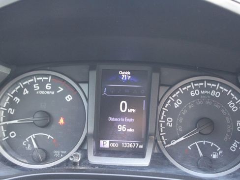 Used 2016 Toyota Tacoma TRD Off-Road w/ Exterior Package image 34