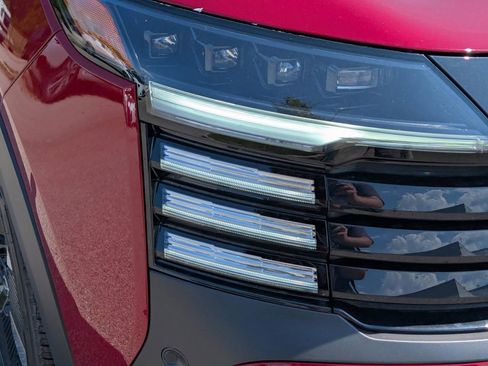 New 2026 Nissan Kicks SR image 9