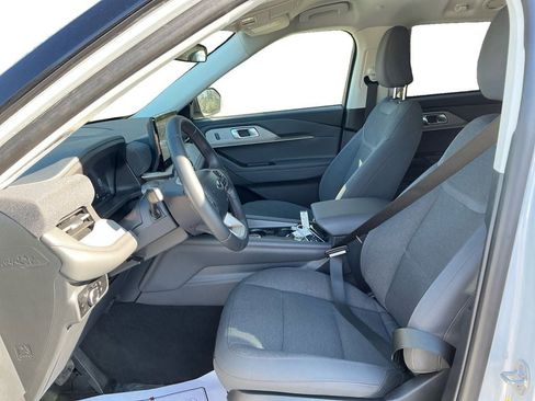 Used 2025 Ford Explorer Active image 9