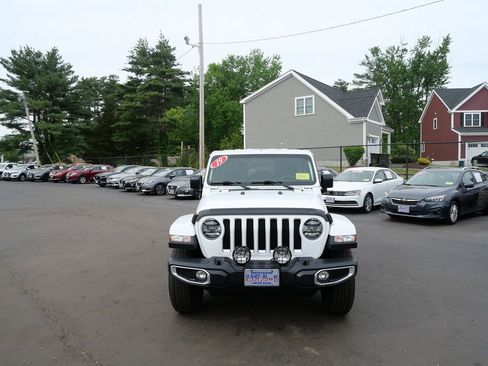 Used 2019 Jeep Wrangler Unlimited Sahara AWD/4WD image 3