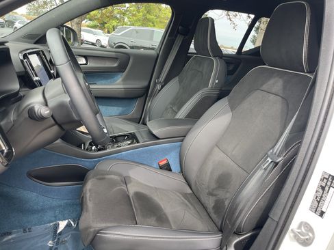 Used 2023 Volvo XC40 Recharge Ultimate w/ Protection Package Premier image 16