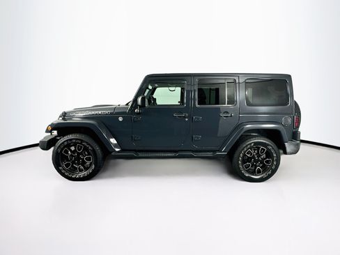 Used 2017 Jeep Wrangler Unlimited Sahara AWD/4WD image 4