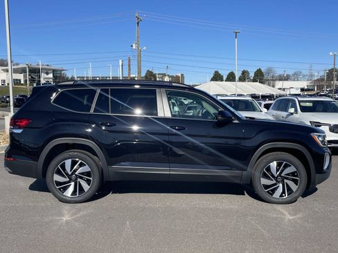 New 2026 Volkswagen Atlas SE FWD image 8