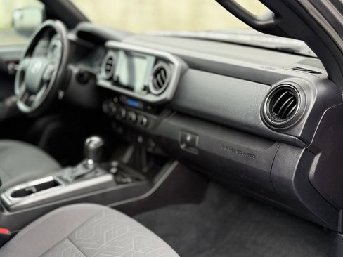 Used 2016 Toyota Tacoma SR5 image 13