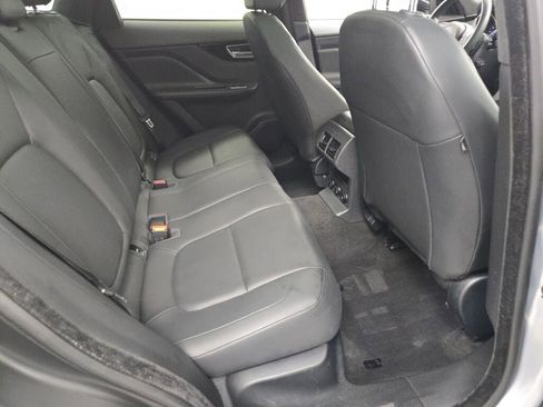 Used 2019 Jaguar F-PACE Premium image 11