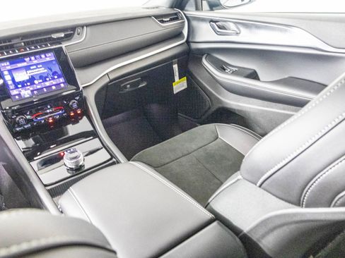 New 2025 Jeep Grand Cherokee Altitude w/ Trailer Tow Package image 35