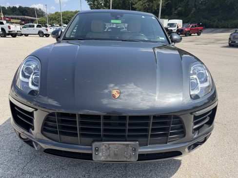 Used 2018 Porsche Macan AWD/4WD image 2
