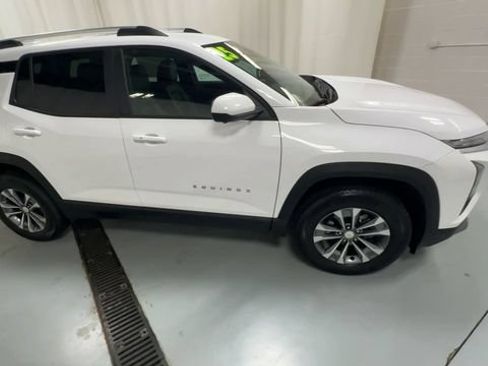 Used 2025 Chevrolet Equinox LT w/ Convenience Package II AWD/4WD image 9