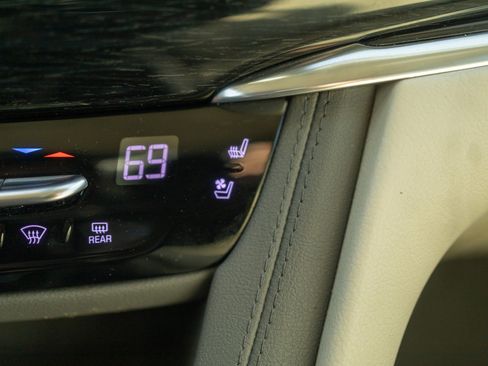 Used 2020 Cadillac XT6 Premium Luxury image 15