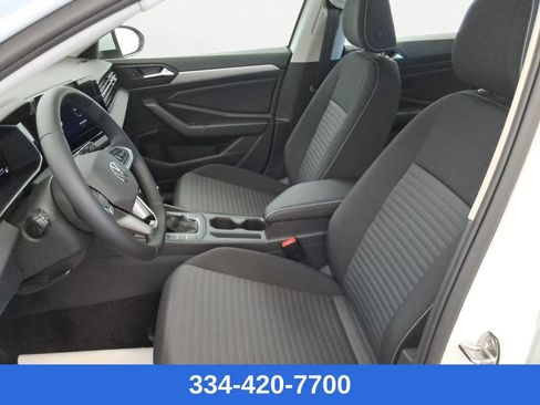 Used 2025 Volkswagen Jetta S image 9