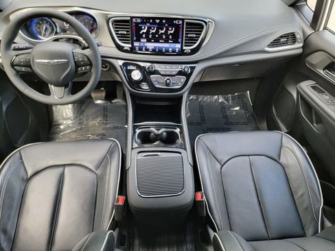 Certified 2023 Chrysler Pacifica Limited w/ S Appearance Package AWD/4WD image 28