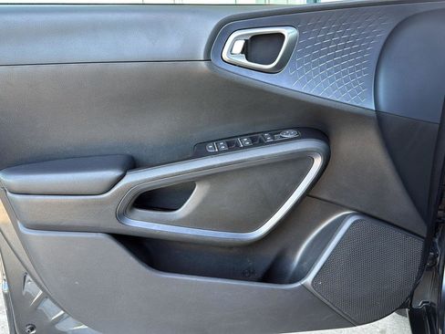 Used 2023 Kia Soul EX image 12