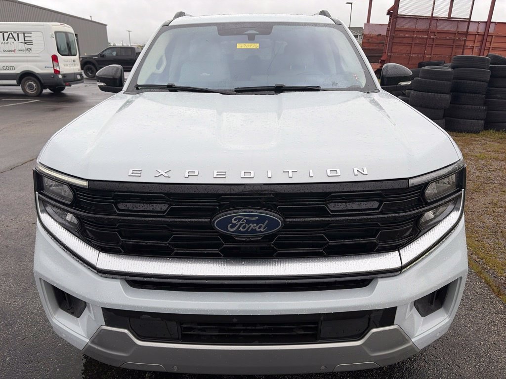 Used 2025 Ford Expedition Max Platinum w/ Driver's Package AWD/4WD image 2