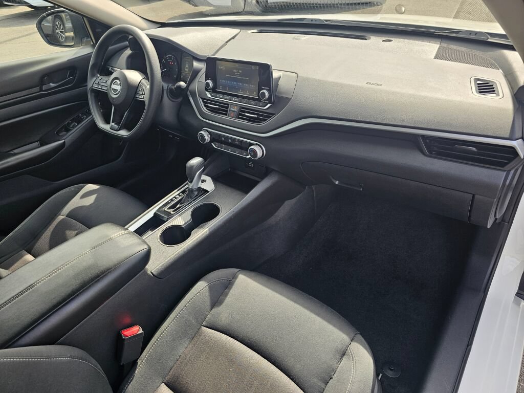 Used 2024 Nissan Altima 2.5 S FWD image 17