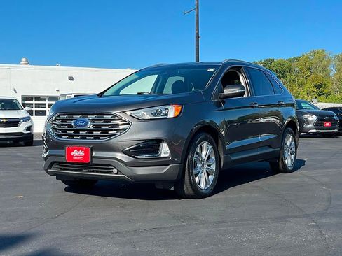 Used 2019 Ford Edge Titanium w/ Cold Weather Package image 3