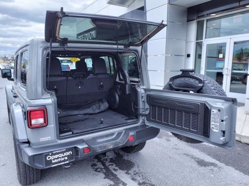 Used 2021 Jeep Wrangler Unlimited Sahara image 8