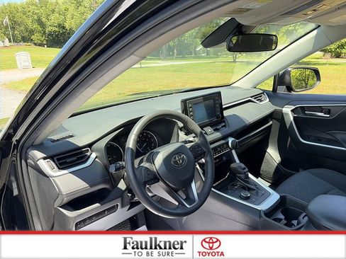 Used 2021 Toyota RAV4 XLE w/ XLE Grade Weather Package AWD/4WD image 19