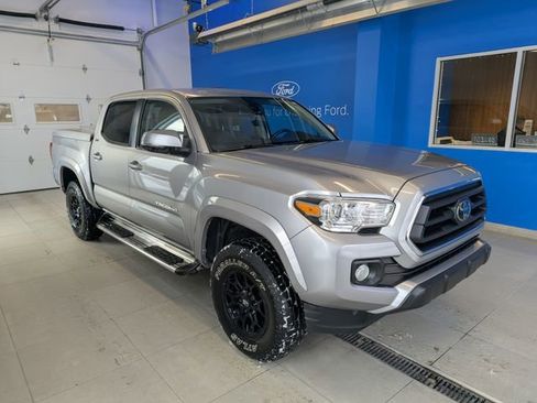 Used 2020 Toyota Tacoma SR5 w/ Technology Package image 3