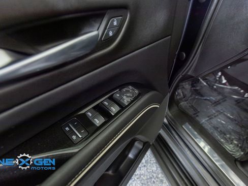 Used 2022 Cadillac Escalade ESV Premium Luxury image 12