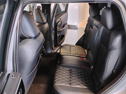 Used 2023 Mitsubishi Outlander SEL image 10