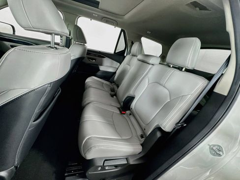 Used 2025 Honda Pilot Touring image 18