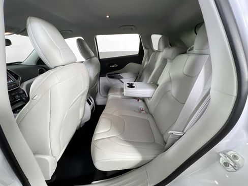 Used 2022 Jeep Cherokee Latitude Lux image 23