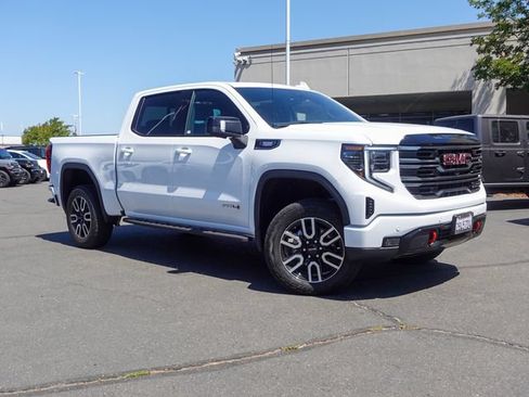 Used 2025 GMC Sierra 1500 AT4 w/ AT4 Premium Package AWD/4WD image 5
