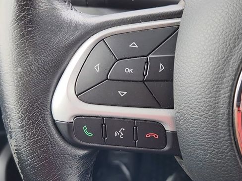 Used 2020 Jeep Renegade Latitude w/ Cold Weather Group image 12