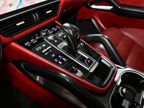 Used 2021 Porsche Cayenne Turbo w/ Assistance Package image 41