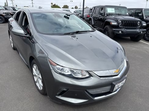 Used 2017 Chevrolet Volt Premier w/ Driver Confidence II Package FWD image 8
