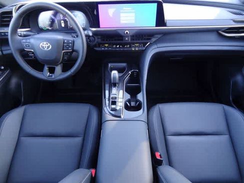 Used 2025 Toyota Crown Signia AWD/4WD image 12