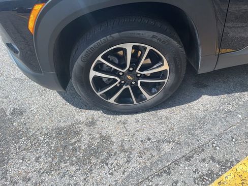 Used 2025 Chevrolet TrailBlazer LT AWD/4WD image 9