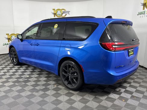 New 2026 Chrysler Pacifica Select w/ S Appearance Package image 5