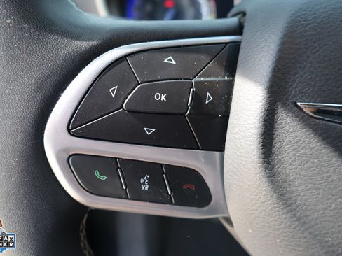 Used 2025 Chrysler Pacifica Select FWD image 14