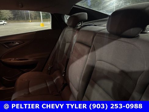 Used 2017 Chevrolet Malibu LT image 19