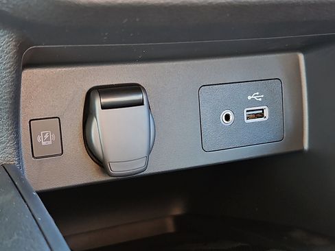 New 2025 Nissan Versa SV w/ Trunk Package image 17