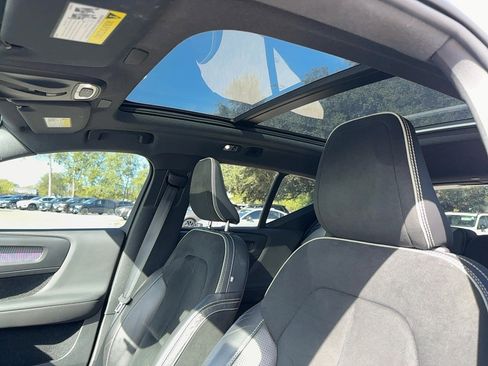 Used 2021 Volvo XC40 T5 R-Design w/ Protection Package Premier image 10