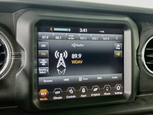 Used 2023 Jeep Wrangler Unlimited Sahara w/ Cold Weather Group AWD/4WD image 18