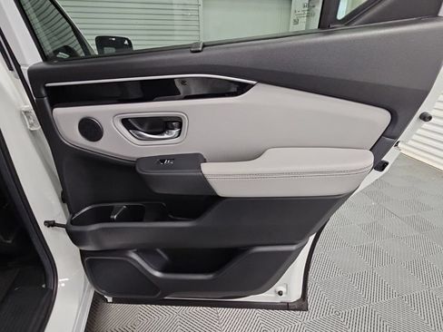 Used 2025 Honda Pilot Touring image 39