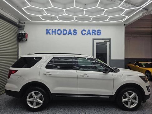 Used 2016 Ford Explorer XLT w/ Equipment Group 202A image 5