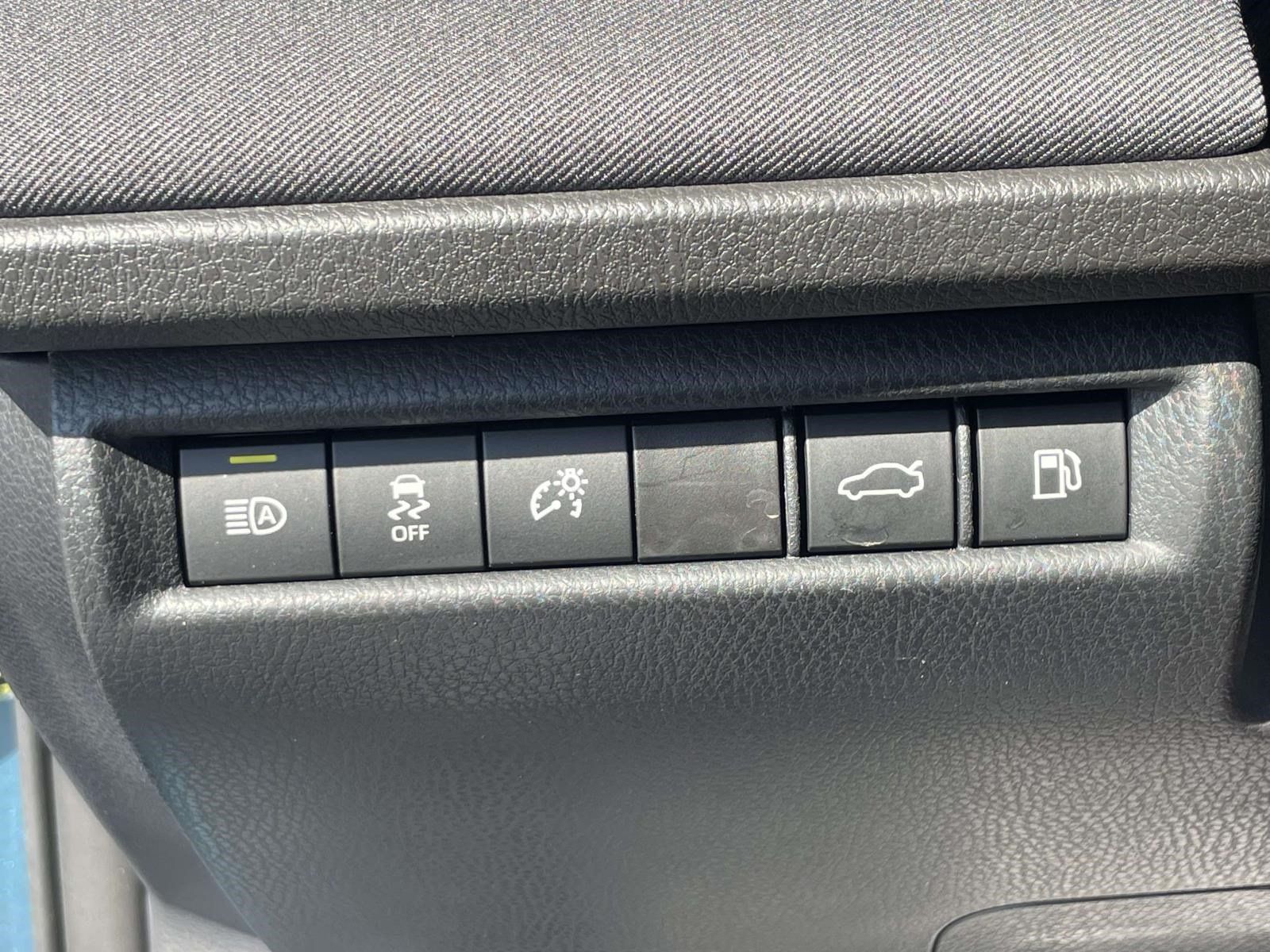 Used 2025 Toyota Camry LE w/ Convenience Package FWD image 17